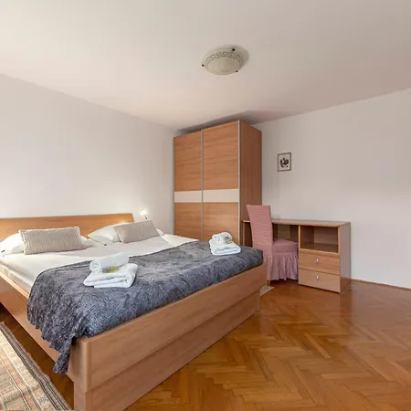 Apartment Regina With Balcony And Parking