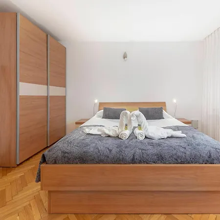 Regina With Balcony And Parking Lejlighed Bled