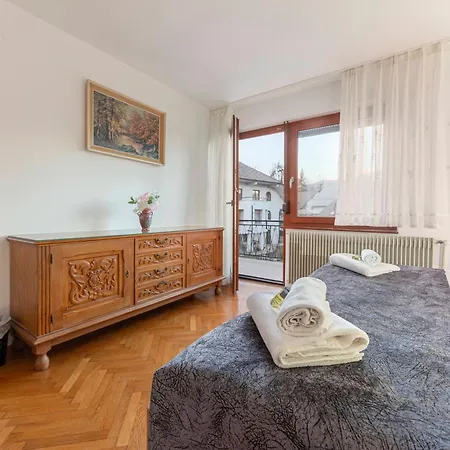 Regina With Balcony And Parking Lägenhet Bled