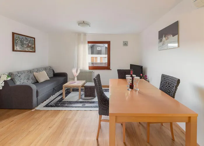 Regina With Balcony And Parking Lejlighed Bled