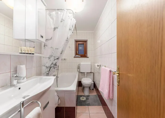 Regina With Balcony And Parking Lejlighed